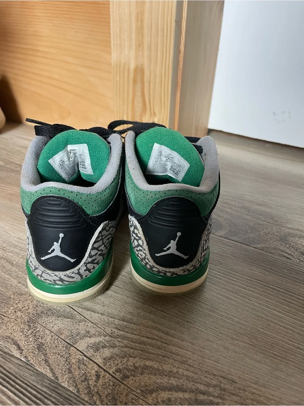 Jordan Kids Black and Green Retro Low-Top Sneakers